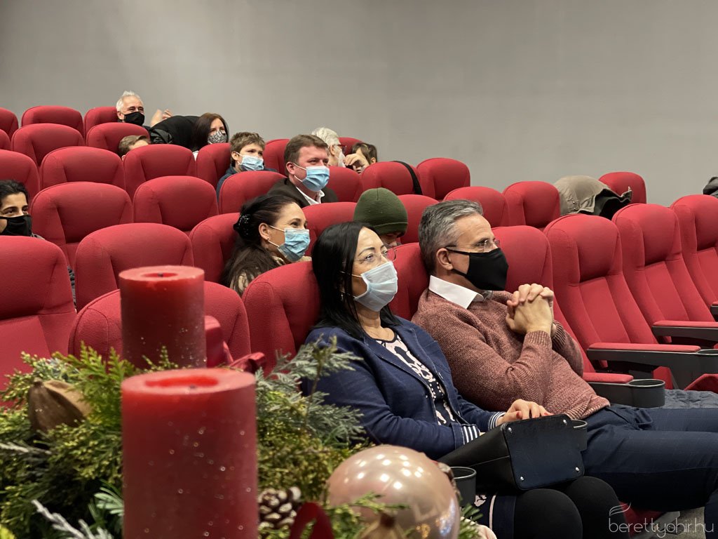 Fellobbant a szeretet lángja 06